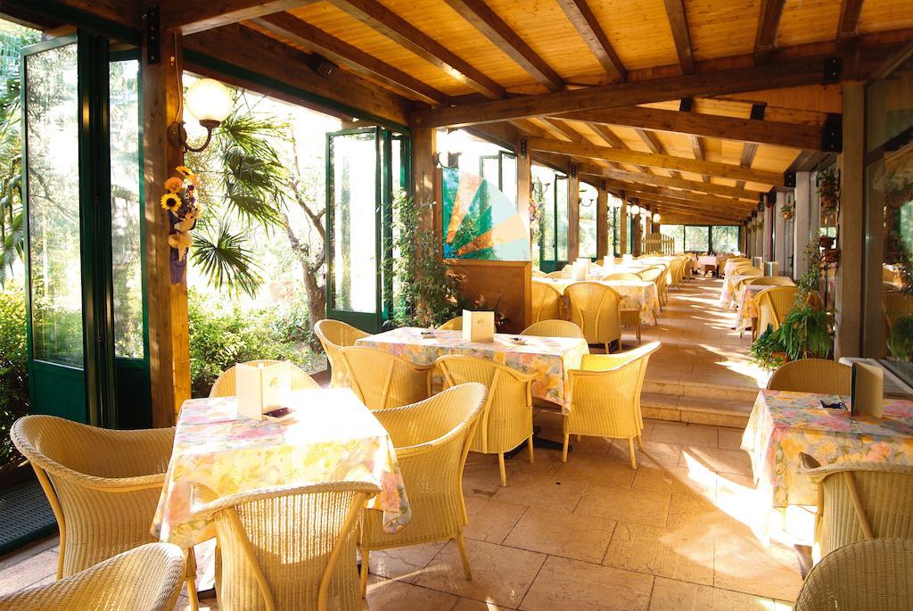 Park Hotel Oasi Гарда Екстер'єр фото