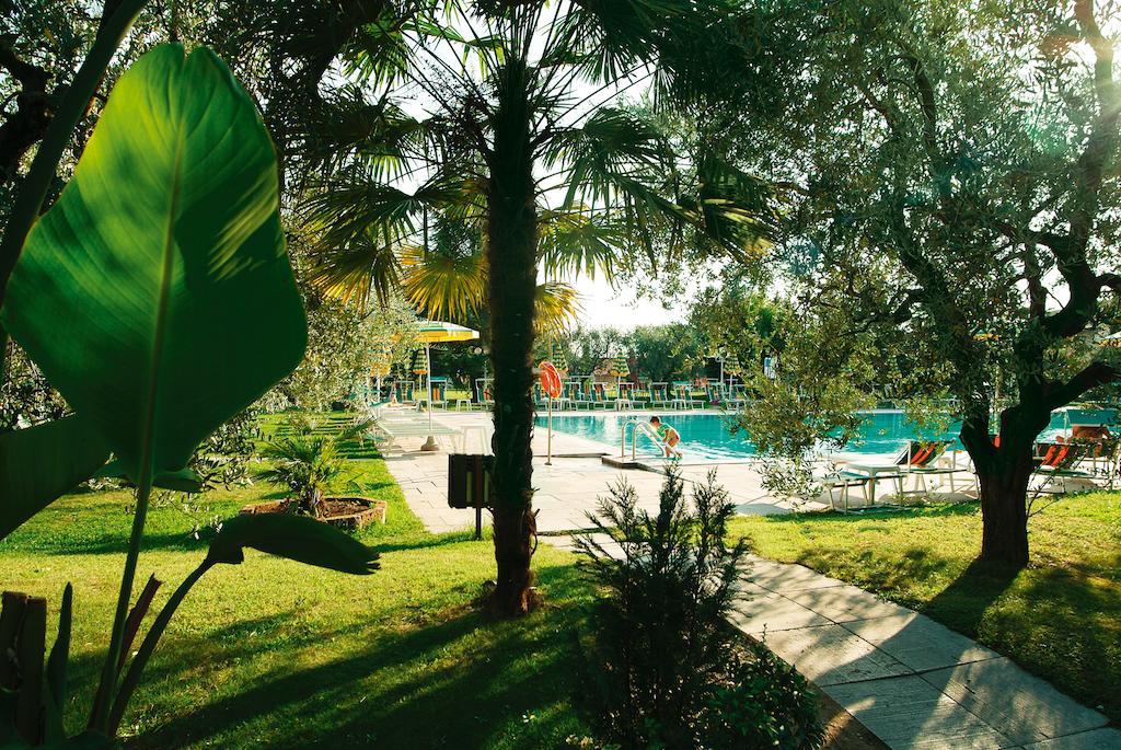Park Hotel Oasi Гарда Екстер'єр фото
